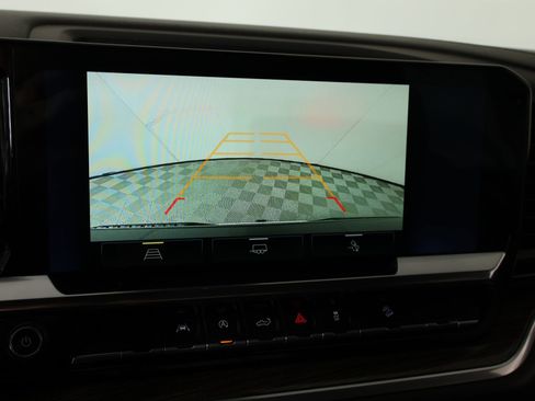 Used 2022 Chevrolet Silverado 1500 LT w/ Z71 Off-Road Package image 6