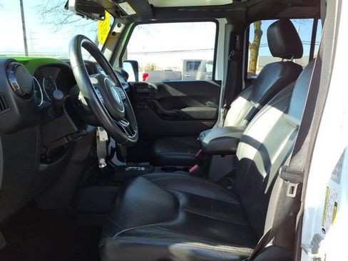 Used 2015 Jeep Wrangler Unlimited Sahara image 13