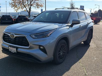 Used 2022 Toyota Highlander LE