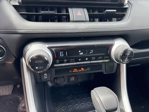 Used 2025 Toyota RAV4 XLE AWD/4WD image 16