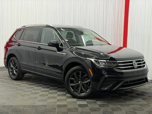 Used 2023 Volkswagen Tiguan SE AWD/4WD image 2
