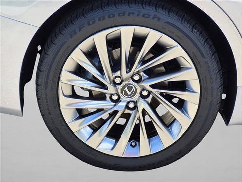 Used 2019 Lexus ES 300h w/ Accessory Package 2 FWD image 18