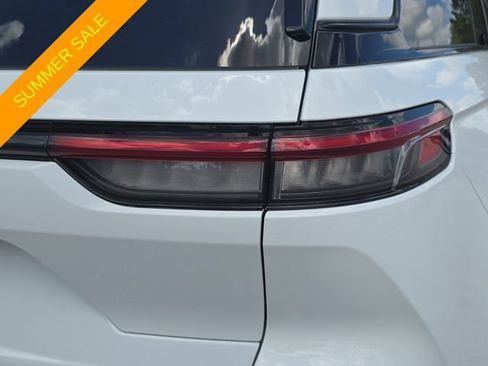 Certified 2022 Jeep Grand Cherokee Altitude AWD/4WD image 8