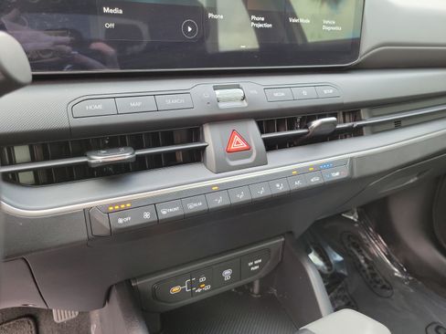 Used 2025 Kia K4 FWD image 22