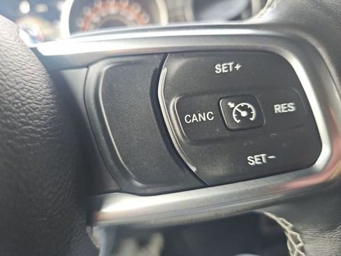 Used 2019 Jeep Wrangler Unlimited Sahara image 33