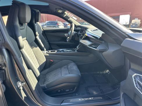 Used 2022 Audi e-tron GT Prestige w/ Prestige Package image 14