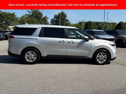 Used 2022 Kia Carnival LX FWD image 7