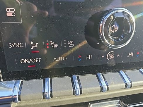 Used 2025 GMC Yukon Denali w/ Sun & Power Step Package image 25