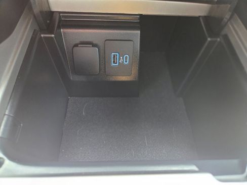 Used 2024 Ford Explorer XLT w/ Equipment Group 202A RWD image 26
