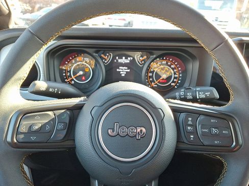 Used 2024 Jeep Wrangler Sport S image 17