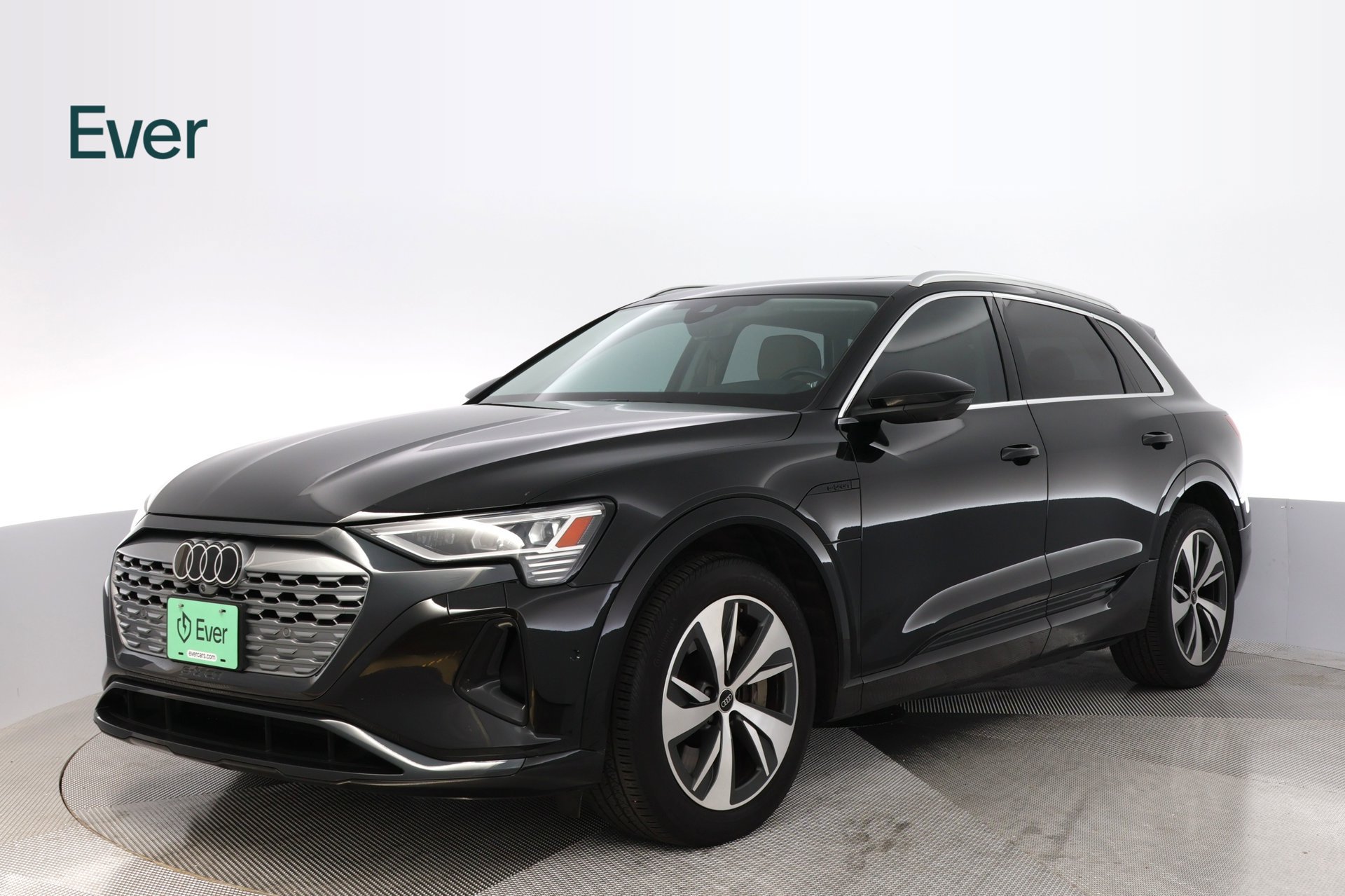 Used 2024 Audi Q8 e-tron Premium Plus w/ Premium Plus Package AWD/4WD image 2