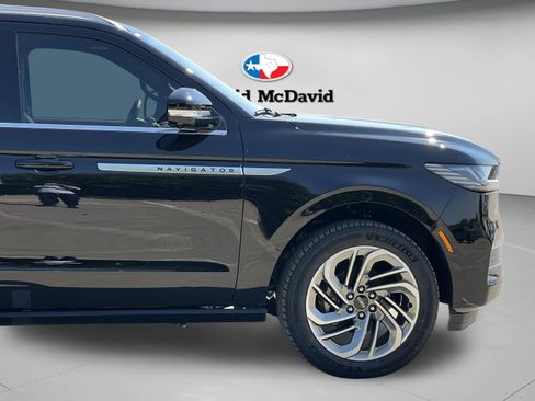 New 2025 Lincoln Navigator L Reserve image 13