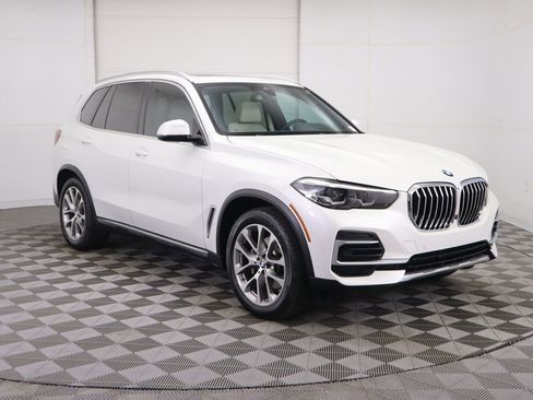 Certified 2022 BMW X5 sDrive40i w/ Premium Package image 3
