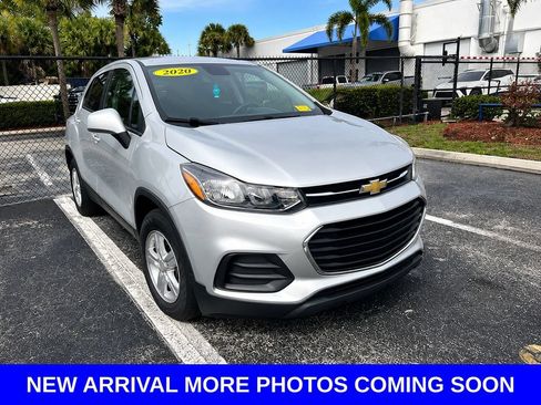 Used 2020 Chevrolet Trax LS w/ Tint and Cruise Package FWD image 1