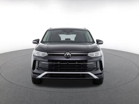 Used 2026 Volkswagen Tiguan SE AWD/4WD image 2