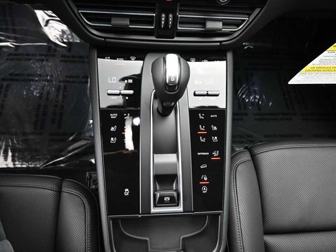 New 2026 Porsche Macan AWD/4WD image 15