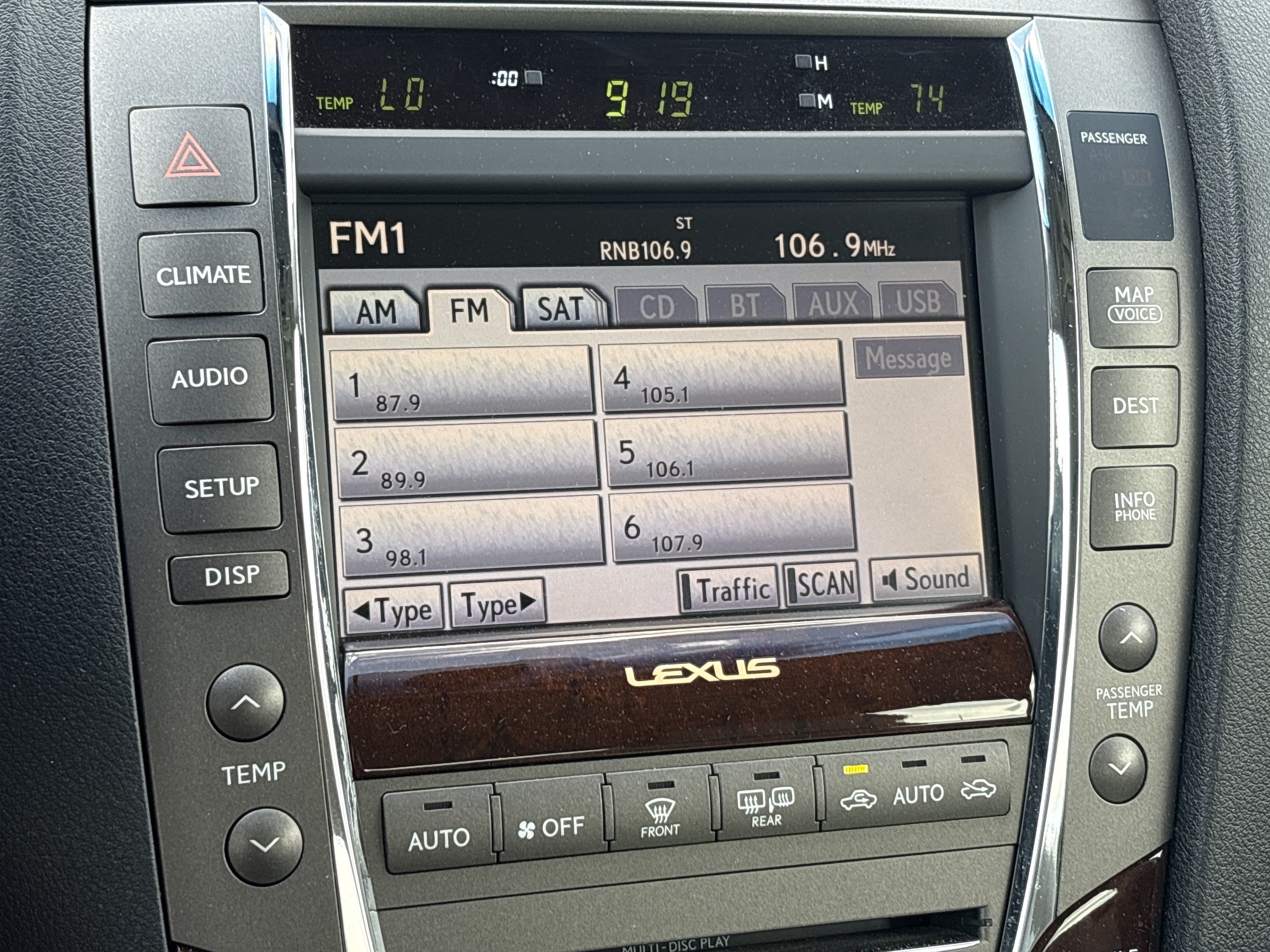 Used 2011 Lexus ES 350 w/ Preferred Accessory Package FWD image 23