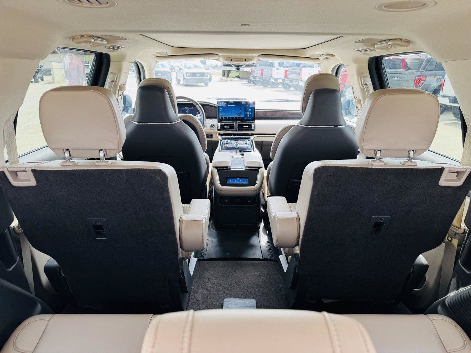 Used 2024 Lincoln Navigator L Reserve AWD/4WD image 39