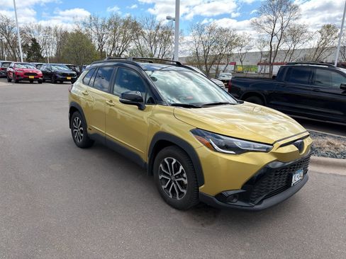 Used 2024 Toyota Corolla Cross SE w/ Moonroof Package image 3