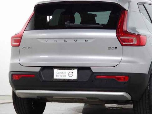 Used 2025 Volvo XC40 B5 Core image 11