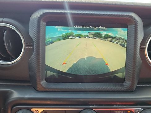 Used 2022 Jeep Wrangler Unlimited Sahara AWD/4WD image 18