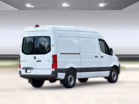 Used 2025 Mercedes-Benz Sprinter 2500 image 9