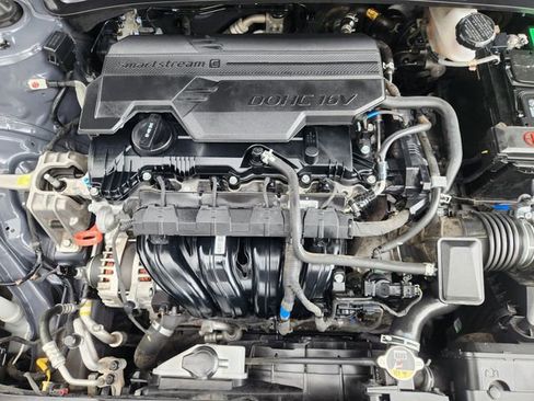 Used 2024 Hyundai Elantra Limited image 25