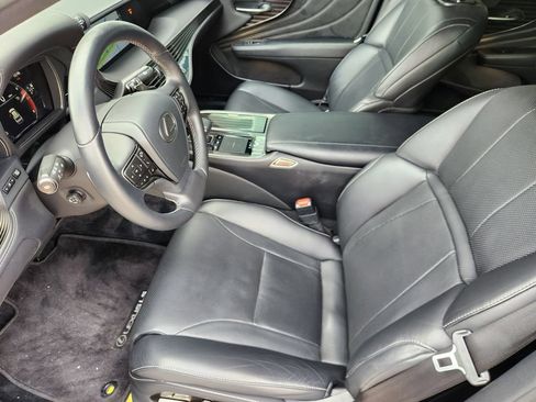 Used 2018 Lexus LS 500 w/ Accessory Package (Z2) RWD image 13