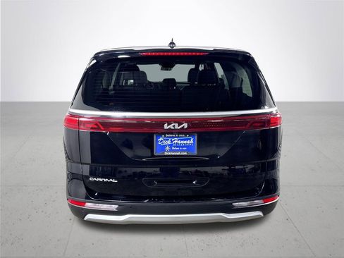 Used 2024 Kia Carnival LX image 7