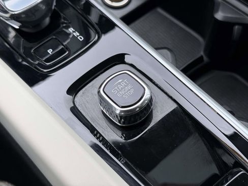 Used 2023 Volvo XC60 B5 Ultimate w/ Climate Package FWD image 8