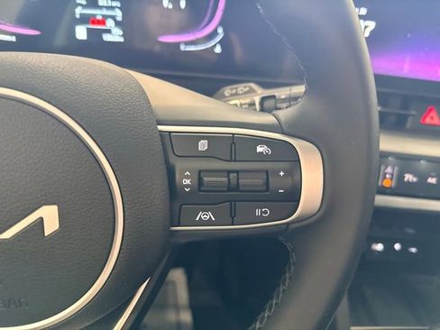 Used 2025 Kia Sportage EX image 21