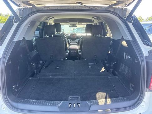 Used 2020 Ford Explorer XLT w/ Equipment Group 202A AWD/4WD image 12