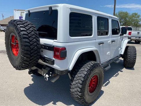 Used 2023 Jeep Wrangler Unlimited Rubicon w/ LED Lighting Group AWD/4WD image 6