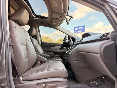 Used 2013 Honda Odyssey Touring Elite image 25