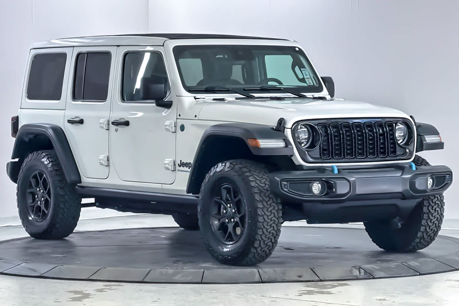 Used 2024 Jeep Wrangler Unlimited AWD/4WD image 9