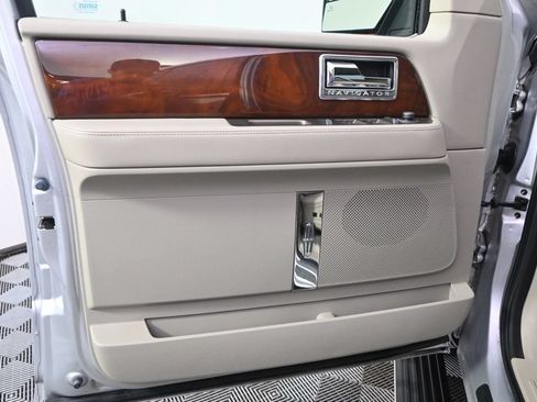 Used 2014 Lincoln Navigator 4WD image 23