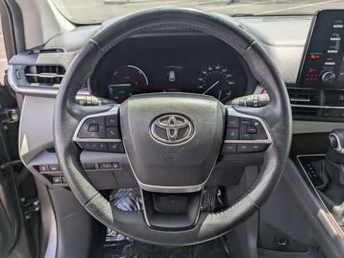 Used 2024 Toyota Sienna XLE image 13