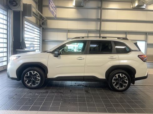 Used 2025 Subaru Forester Premium image 23