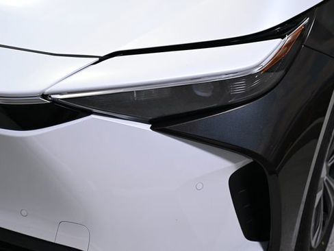 Used 2024 Toyota bZ4X XLE image 17