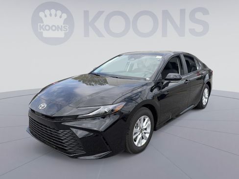 New 2026 Toyota Camry LE FWD image 1