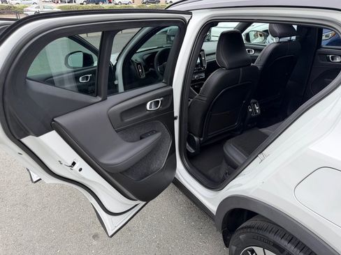 Used 2023 Volvo XC40 Recharge Plus AWD/4WD image 44