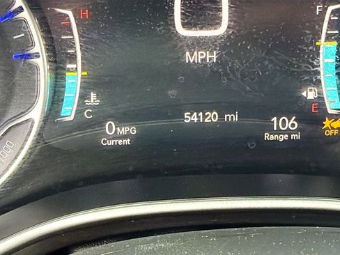 Used 2024 Chrysler Pacifica Touring-L FWD image 38