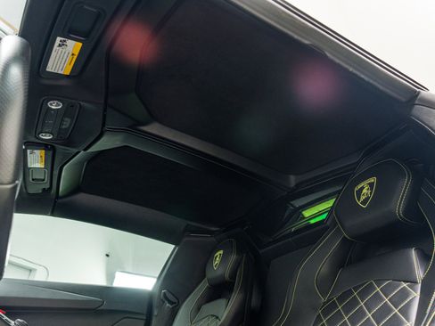 Used 2019 Lamborghini Aventador S image 37