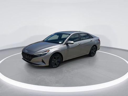 Used 2023 Hyundai Elantra Blue FWD image 3