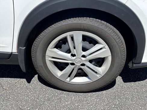 Used 2023 Nissan Kicks S FWD image 8