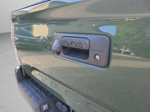 Used 2022 Toyota Tacoma TRD Sport w/ Technology Package RWD image 34