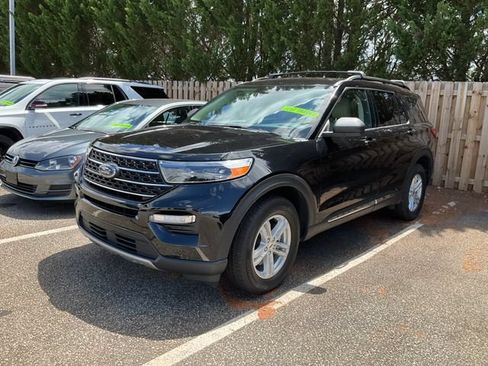 Used 2023 Ford Explorer XLT w/ Equipment Group 202A AWD/4WD image 3