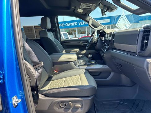 Used 2025 Chevrolet Silverado 1500 ZR2 w/ Technology Package image 25