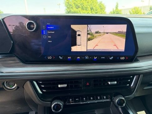 Used 2025 Chevrolet Suburban Z71 AWD/4WD image 32