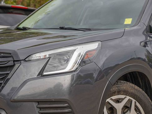 Used 2023 Subaru Forester Premium image 3